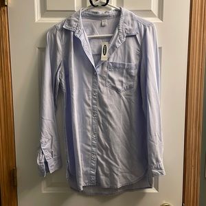 New with tags chambray button up shirt.